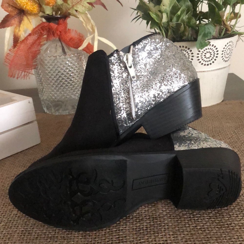 Black w/ sparkles booties